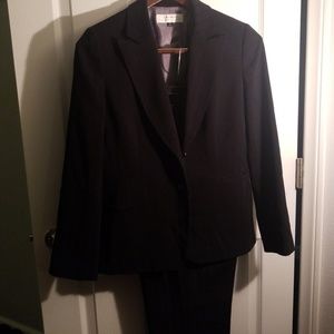 Women's pant suit